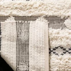 Ashlee Geometric Design Woven Rug - Safavieh -Home Decor Store GUEST dfae655e b7d3 49ee b1ee 6266f98ee119